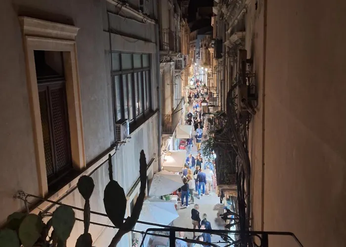 Artemis Moon - Ortigia Lovely * Syracuse